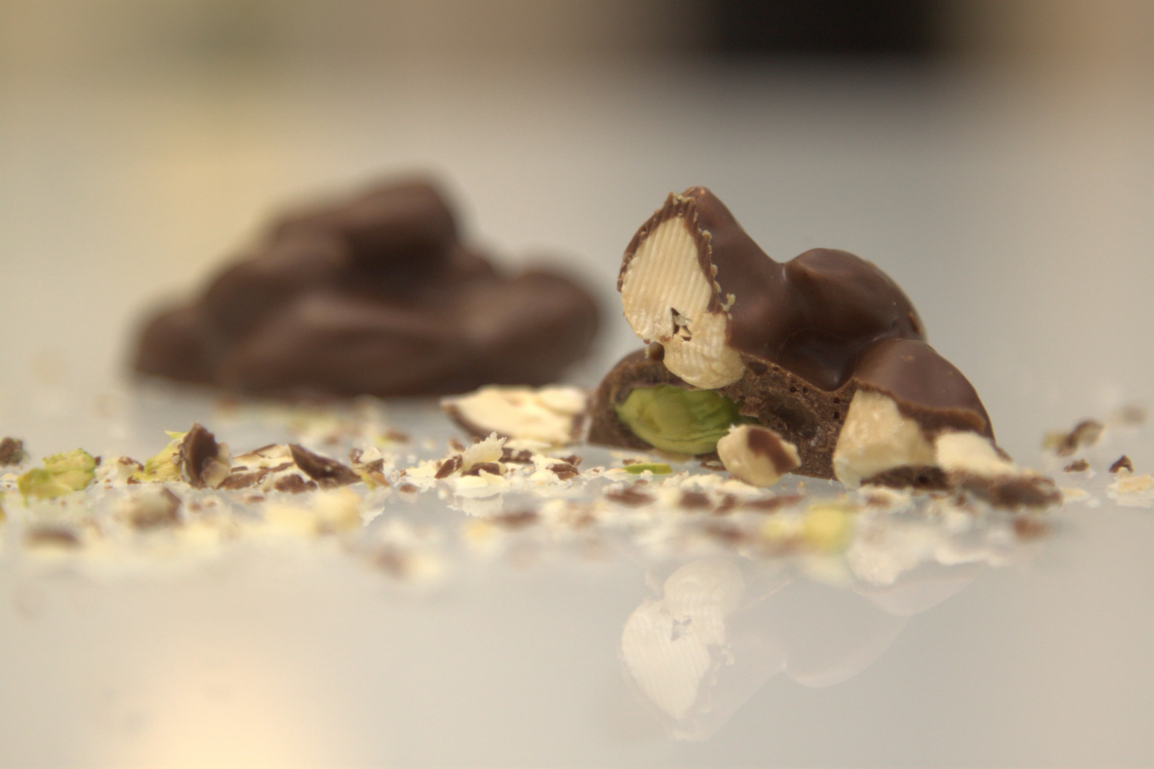PETALEN chocolate with mixed nuts