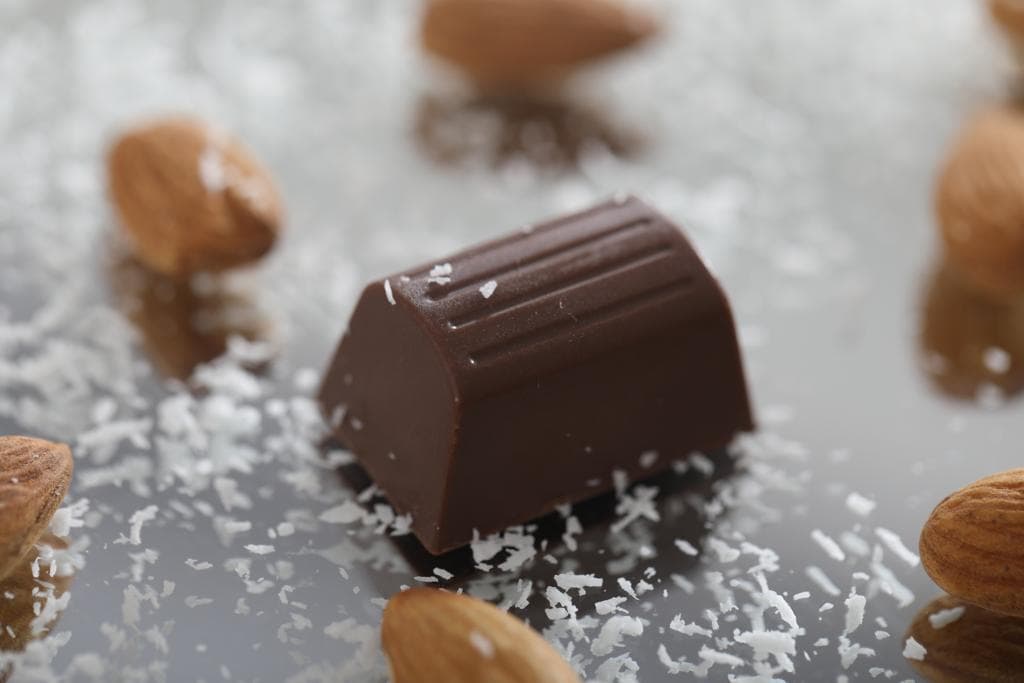 PETALEN Vow chocolate edition in warm light